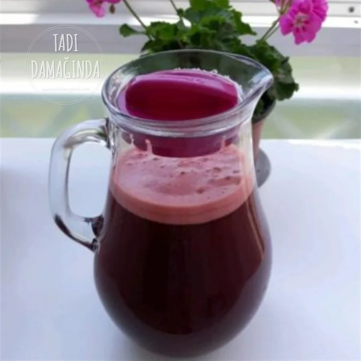 Ev Yapımı Vişne Suyu