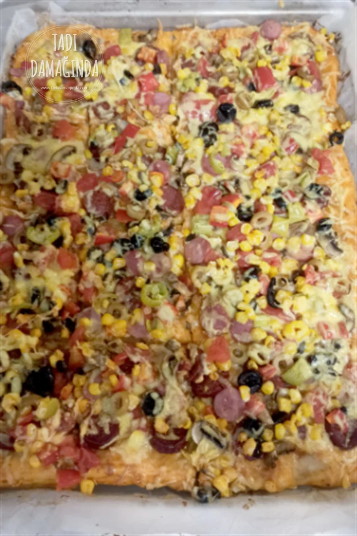 Tepsi Pizzası