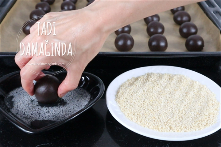 Ağızda Kaybolan Tahinli Kakaolu Çıtır Kurabiyeler