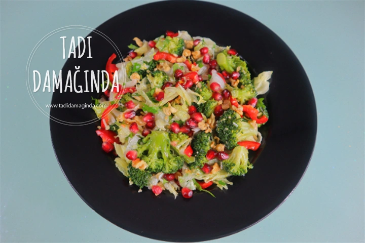 Narlı Brokoli Salatası