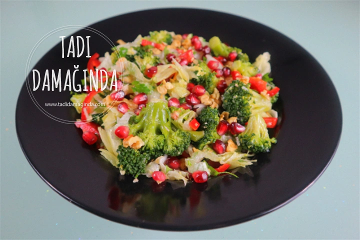 Narlı Brokoli Salatası
