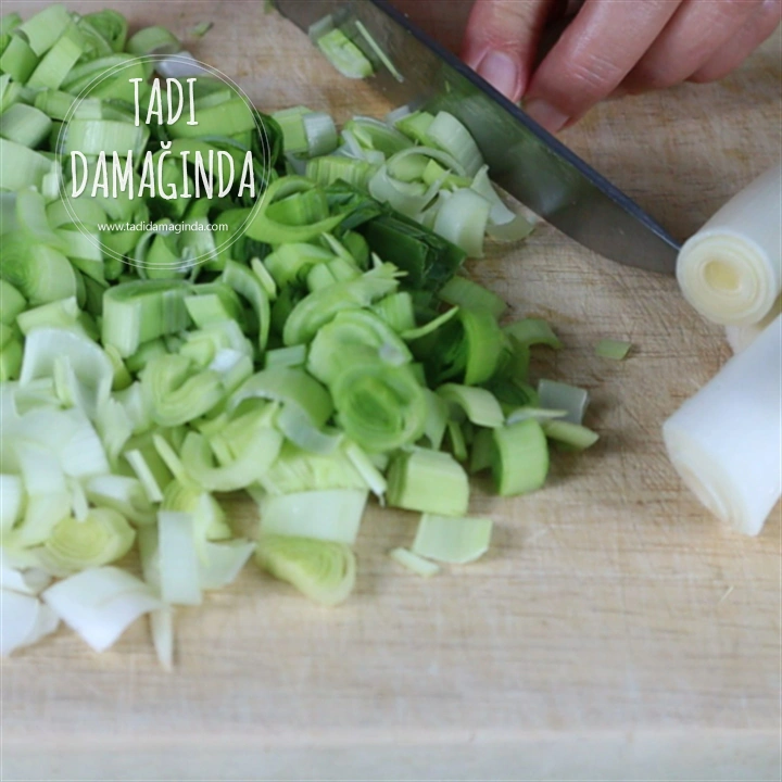 Havuçlu Pırasalı Börek