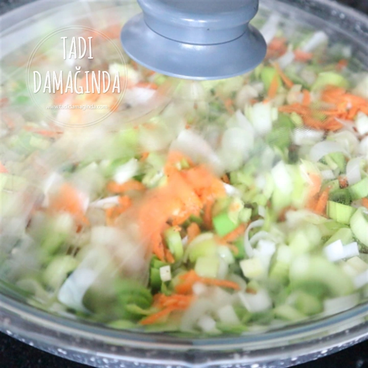 Havuçlu Pırasalı Börek