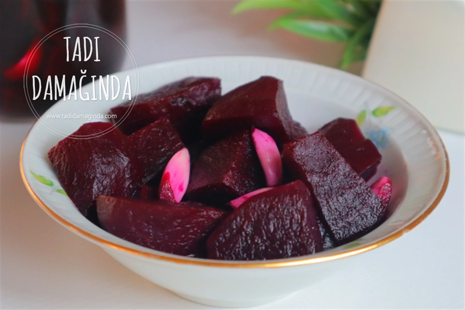 Zencefilli Sarımsaklı Pancar Turşusu