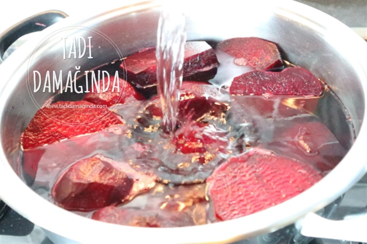 Zencefilli Sarımsaklı Pancar Turşusu