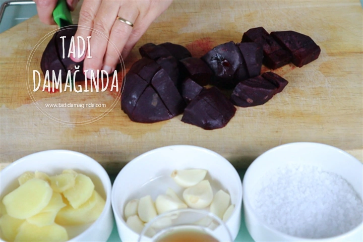 Zencefilli Sarımsaklı Pancar Turşusu