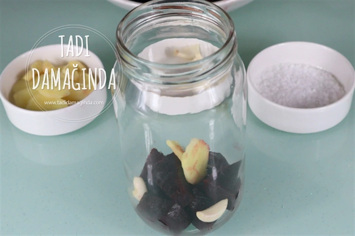 Zencefilli Sarımsaklı Pancar Turşusu