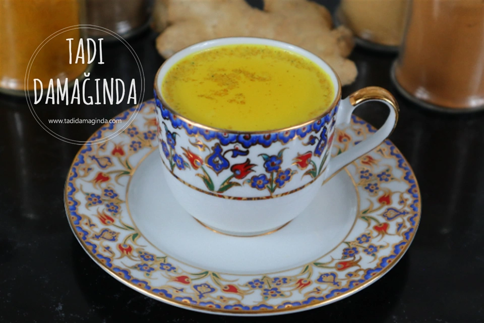 Zerdeçal Latte (Altın Süt)