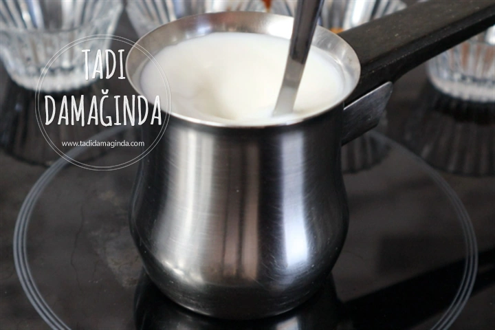 Zerdeçal Latte (Altın Süt)