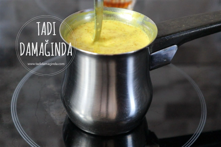 Zerdeçal Latte (Altın Süt)