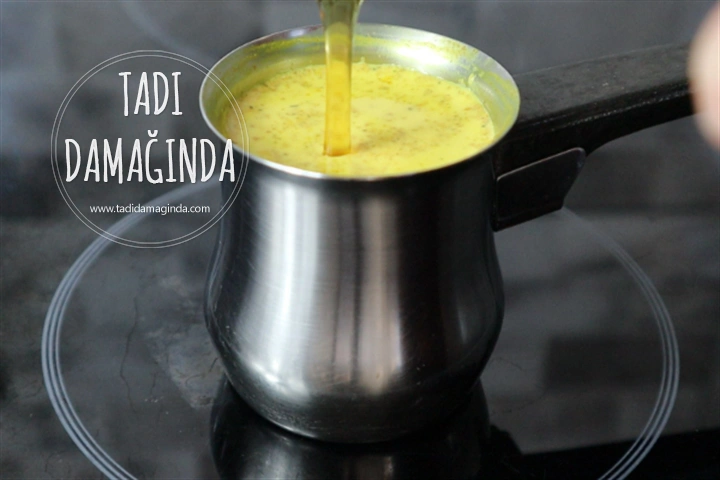 Zerdeçal Latte (Altın Süt)