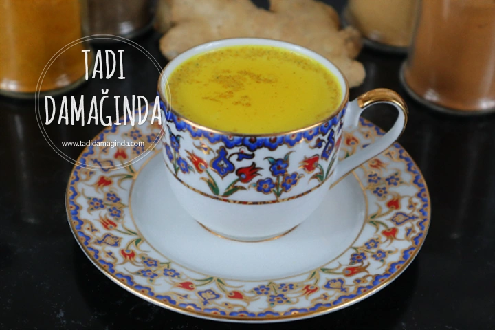 Zerdeçal Latte (Altın Süt)