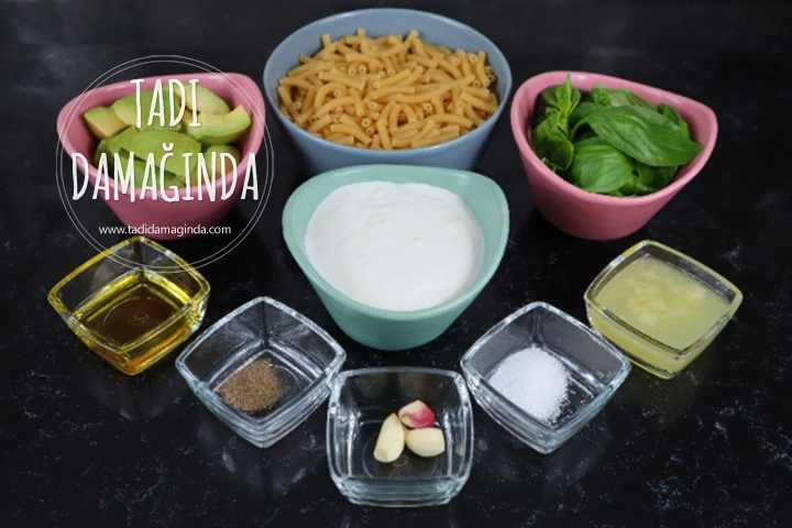 Fesleğenli Avokadolu Ekşili Kremalı Makarna