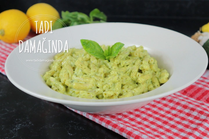 Fesleğenli Avokadolu Ekşili Kremalı Makarna