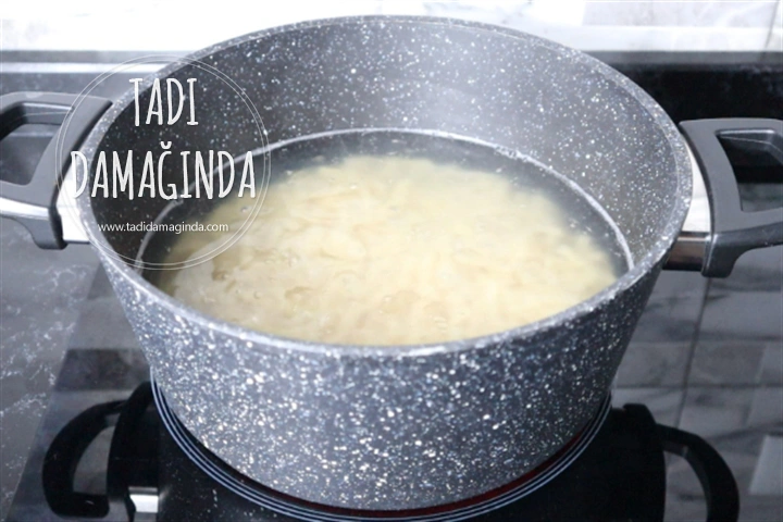 Fesleğenli Naneli Avokado Soslu Makarna