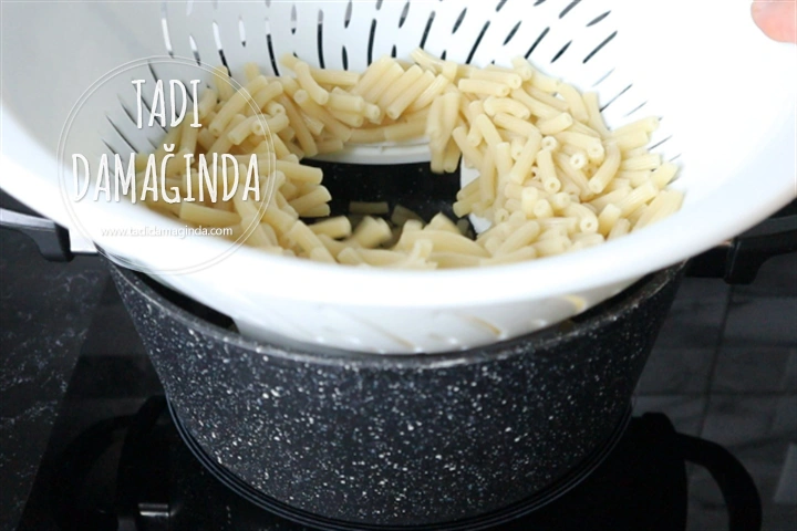 Fesleğenli Naneli Avokado Soslu Makarna