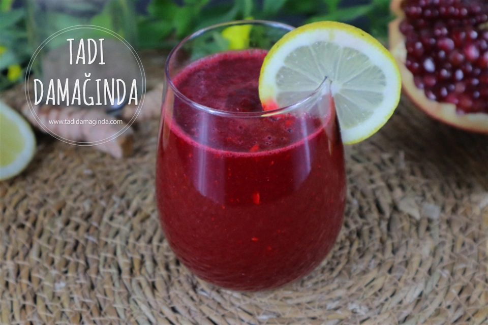 Zerdeçallı Kırmızı Smoothie