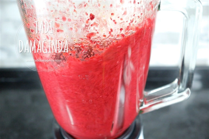 Zerdeçallı Kırmızı Smoothie