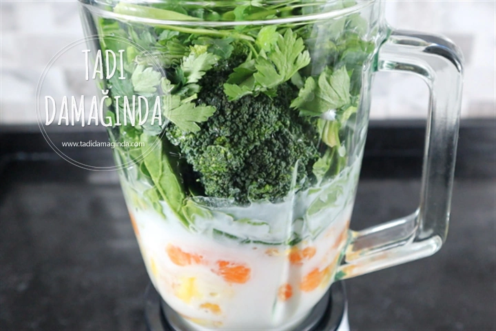 Brokolili Ispanaklı Vegan Smoothie