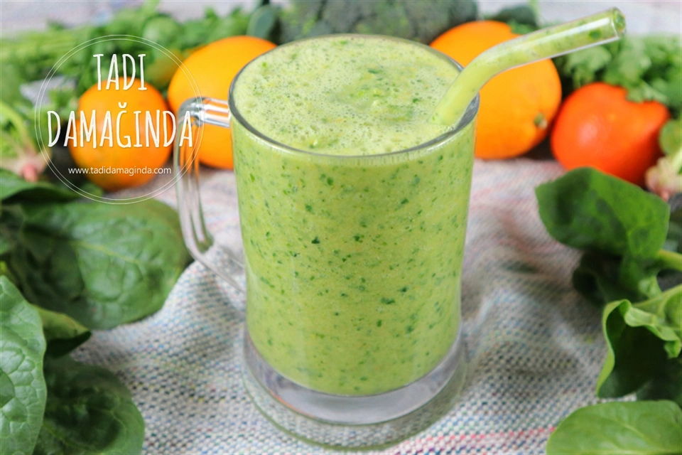 Yeşilli Turunçlu Yoğurt Smoothie