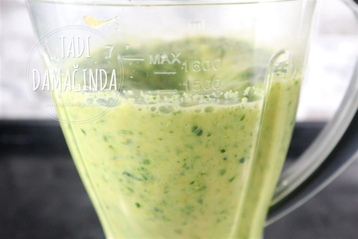 Yeşilli Turunçlu Yoğurt Smoothie