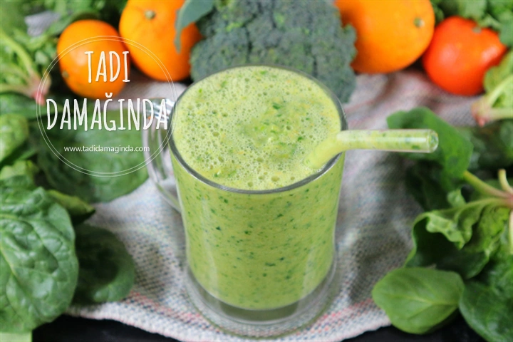 Yeşilli Turunçlu Yoğurt Smoothie