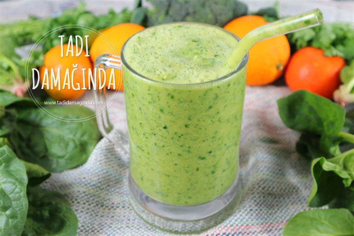 Yeşilli Turunçlu Yoğurt Smoothie