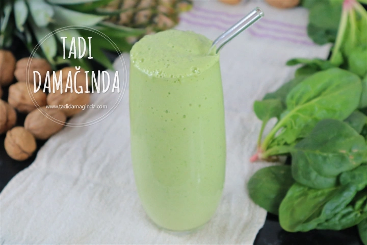 Kefirli Ananaslı Avokado Smoothie