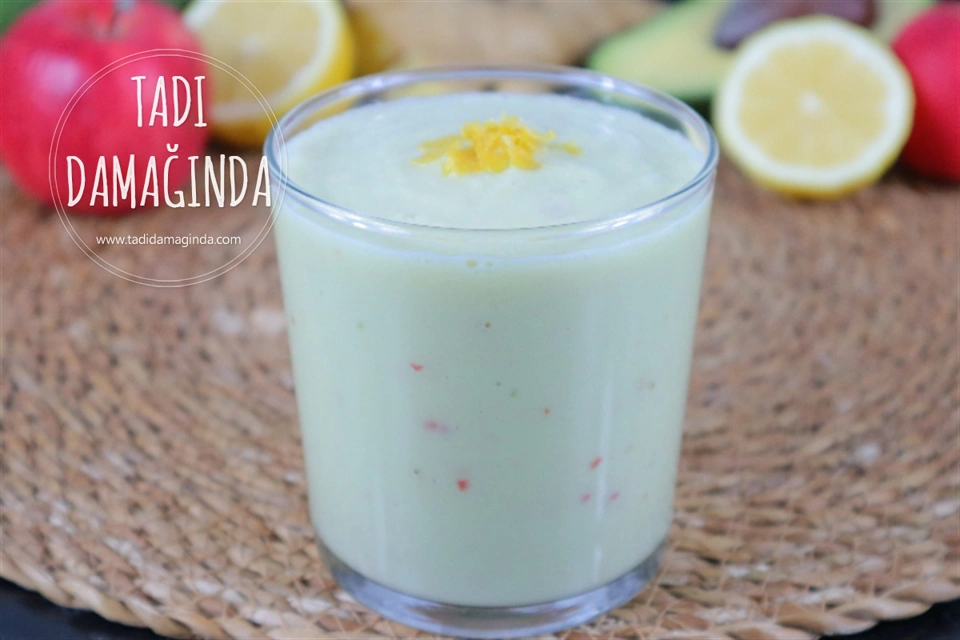 Zencefilli Limonlu Avokado Smoothie (Vegan)