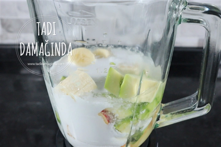 Zencefilli Limonlu Avokado Smoothie (Vegan)