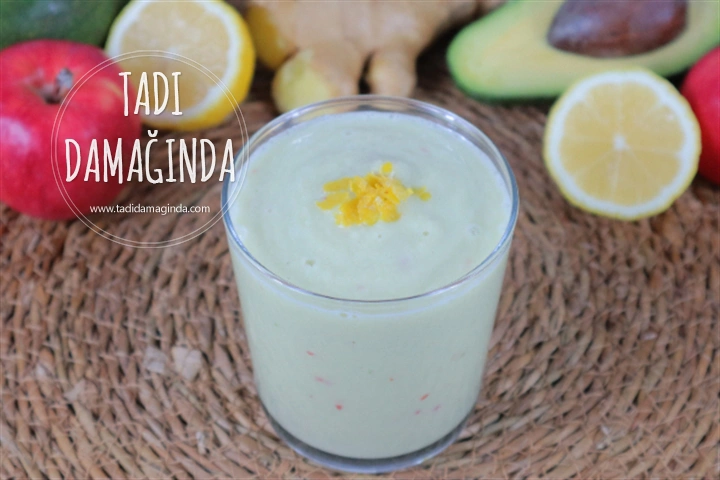 Zencefilli Limonlu Avokado Smoothie (Vegan)