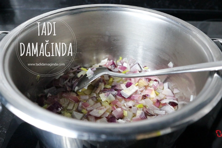 Bitkisel Sütlü Unsuz Mercimek Çorbası