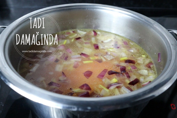 Bitkisel Sütlü Unsuz Mercimek Çorbası