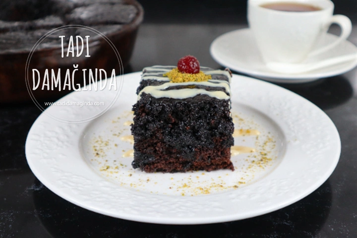 9 Dakikada Mikrodalgada Enfes Soslu Kek