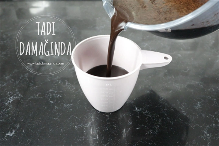 9 Dakikada Mikrodalgada Enfes Soslu Kek