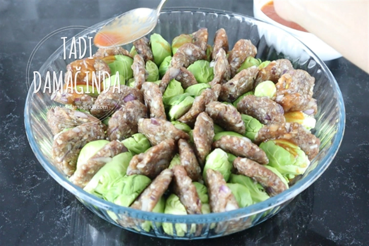 Fırında Köfteli Soslu Brüksel Lahanası