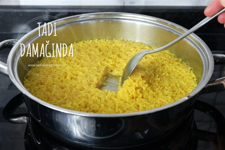 Sarımsaklı Zerdeçallı Pilav