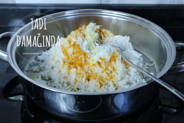 Sarımsaklı Zerdeçallı Pilav