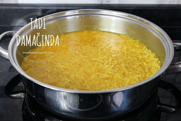 Sarımsaklı Zerdeçallı Pilav