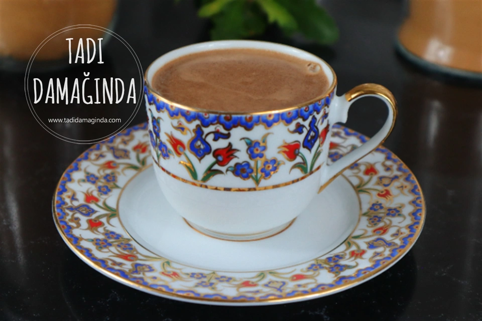 Vegan Sütlü Kakaolu Keçiboynuzlu İçecek