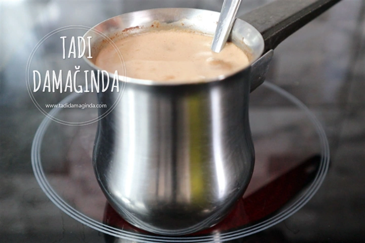 Vegan Sütlü Kakaolu Keçiboynuzlu İçecek