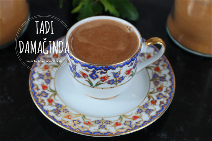 Vegan Sütlü Kakaolu Keçiboynuzlu İçecek