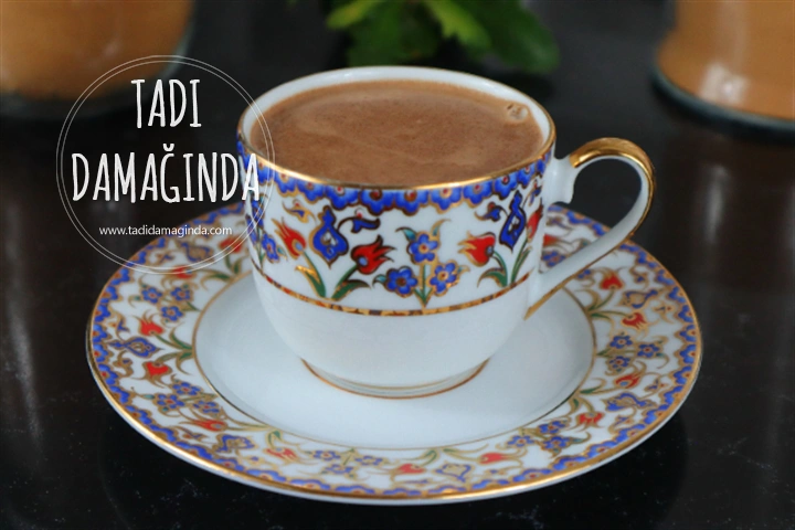 Vegan Sütlü Kakaolu Keçiboynuzlu İçecek