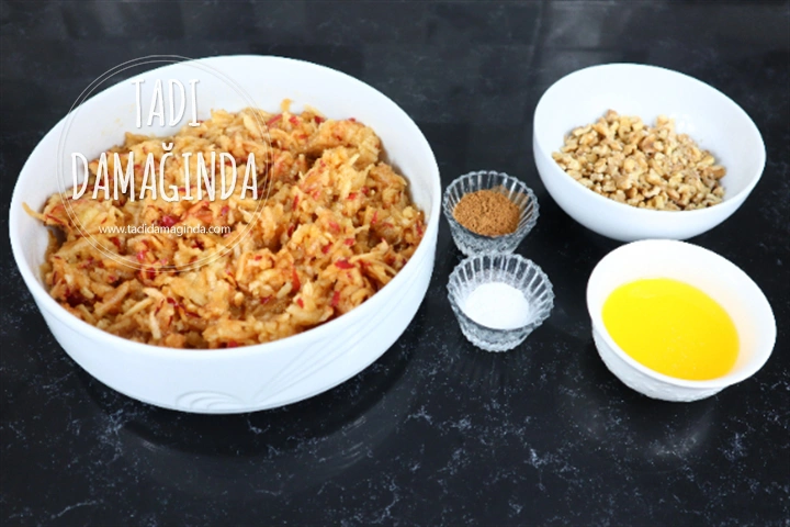 Hamursuz İrmikli Elmalı Pasta