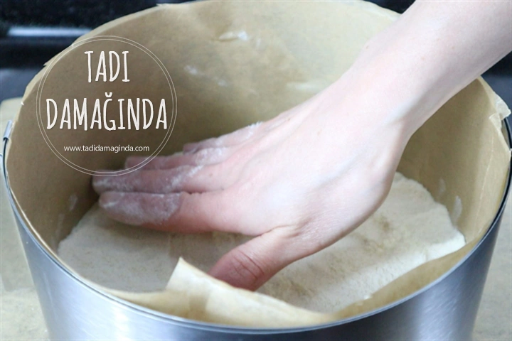 Hamursuz İrmikli Elmalı Pasta