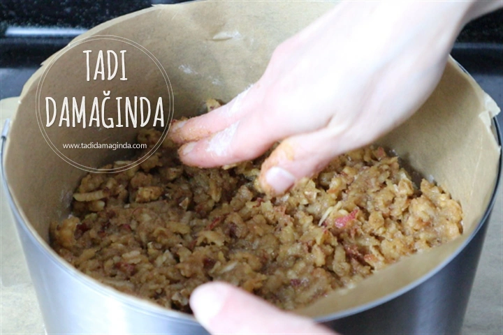 Hamursuz İrmikli Elmalı Pasta