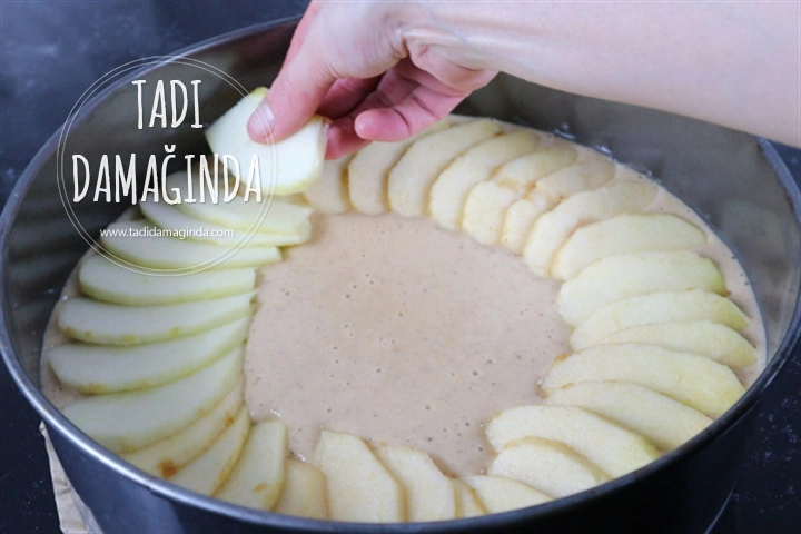 Kakuleli Tarçınlı Elmalı Kek