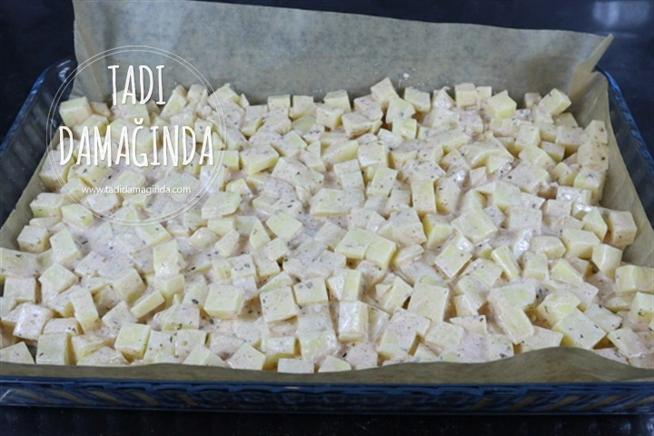 Fırında Yoğurt Soslu Patates