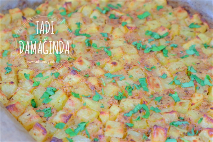 Fırında Yoğurt Soslu Patates