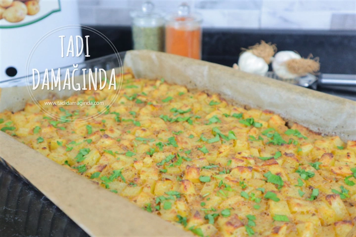 Fırında Yoğurt Soslu Patates